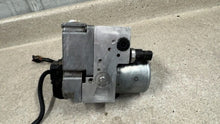 Load image into Gallery viewer, 2003 2004 C5 Corvette OEM ABS ANTI LOCK BRAKE PUMP MODULE PB Code 10331728