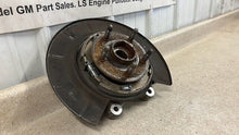 Load image into Gallery viewer, 10 15 Camaro SS ZL1 RH Passenger Side Rear Spindle GM Knuckle Hub Right 14K