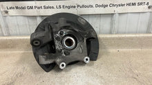 Load image into Gallery viewer, 10 15 Camaro SS RH Passenger Side Rear Spindle GM Knuckle Hub Right 92239046