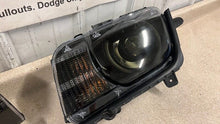 Load image into Gallery viewer, 10 15 Camaro SS Driver Passenger Headlight Xenon HID GM 22959919 LH RH 33K Tint