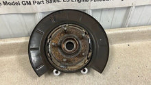 Load image into Gallery viewer, 10 15 Camaro SS ZL1 RH Passenger Side Rear Spindle GM Knuckle Hub Right 14K