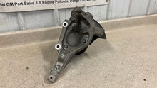 Load image into Gallery viewer, 10 15 Camaro SS ZL1 RH Passenger Side Front Spindle GM Knuckle Hub Right 46K