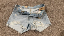 Load image into Gallery viewer, NWT Women's Levi's 501 Denim Cut Off Shorts Size 27 Light Distressed High Rise
