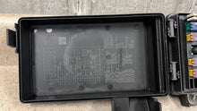 Load image into Gallery viewer, 2005 2007 Corvette C6 Engine Under Hood Fuse Box Block OEM GM 21996326 Z06 ZR1