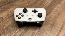Load image into Gallery viewer, Microsoft Wireless Controller Xbox Series White Xbox One Used