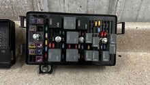 Load image into Gallery viewer, 2008 Corvette C6 Engine Under Hood Fuse Box Block OEM GM 15940756 63K Z06 ZR1