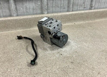 Load image into Gallery viewer, 2003 2004 C5 Corvette OEM ABS ANTI LOCK BRAKE PUMP MODULE PB Code 10331728