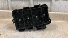 Load image into Gallery viewer, 09 13 Corvette C6 Engine Fuse Junction Box Block OEM GM 22739140 Z06 ZR1
