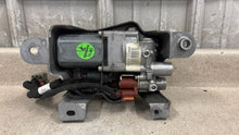 Load image into Gallery viewer, 16 24 Camaro ZL1 GM Rear Differential Actuator Pump Module 84059648 16K CTSV