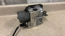 Load image into Gallery viewer, 2001 2004 C5 Corvette OEM ABS ANTI LOCK BRAKE PUMP MODULE SB Code 10306496
