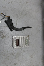 Load image into Gallery viewer, Dodge 6.4L 392 Hemi SRT8 Engine & 5 Speed Automatic Pullout 470HP 104k MILES!