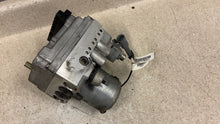 Load image into Gallery viewer, 1999 2000 C5 Corvette OEM ABS ANTI LOCK BRAKE PUMP MODULE 09360921 GM 57K MILES!