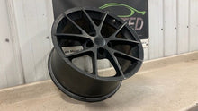 Load image into Gallery viewer, 05 13 Corvette C6 Z06 Speedline Front 18'' Black Wheel GM 9596788 18x9.5 Rim