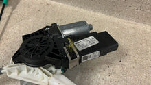 Load image into Gallery viewer, 05 13 Corvette C6 Front Passenger Window Regulator Motor OEM GM 25815796 3K RH