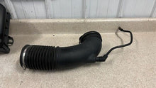 Load image into Gallery viewer, 2005 2006 Pontiac GTO Factory Air Intake System Cleaner Box Tube Assembly OEM GM