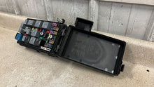 Load image into Gallery viewer, 2005 2007 Corvette C6 Engine Under Hood Fuse Box Block OEM GM 21996326 Z06 5K