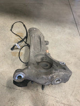 Load image into Gallery viewer, 08 15 Cadillac CTS CTSV Passenger RH Front Spindle HUB ASSEMBLY 15775068 52K