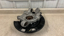 Load image into Gallery viewer, 10 15 Camaro SS ZL1 RH Passenger Side Rear Spindle GM Knuckle Hub Right