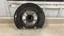 Load image into Gallery viewer, 10 15 Camaro SS RH Passenger Side Rear Spindle GM Knuckle Hub Right 92239046