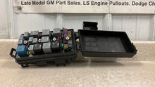 Load image into Gallery viewer, 2005 2007 Corvette C6 Engine Under Hood Fuse Box Block OEM GM 21996326 Z06 ZR1