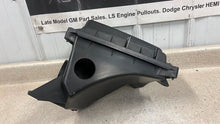 Load image into Gallery viewer, 2005 2006 Pontiac GTO Factory Air Intake System Cleaner Box Tube Assembly OEM GM