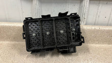 Load image into Gallery viewer, 2005 2007 Corvette C6 Engine Under Hood Fuse Box Block OEM GM 21996326 Z06 ZR1