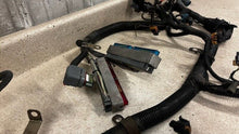Load image into Gallery viewer, 1999 2000 C5 Corvette LS1 OEM GM Engine Wiring Harness Assembly 60K Automatic