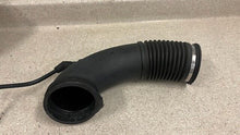 Load image into Gallery viewer, 2005 2006 Pontiac GTO Factory Air Intake System Cleaner Box Tube Assembly OEM GM