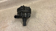 Load image into Gallery viewer, 12 15 Chevrolet Camaro ZL1 Intercooler Water Pump OEM GM 22901367 Used 46K