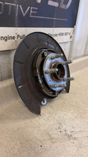 Load image into Gallery viewer, 10 15 Camaro SS RH Passenger Side Rear Spindle GM Knuckle Hub Right 92246142 32K