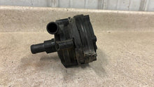 Load image into Gallery viewer, 12 15 Chevrolet Camaro ZL1 Intercooler Water Pump OEM GM 22901367 Used 46K