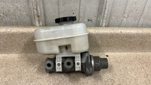 Load image into Gallery viewer, 2009 2013 Corvette C6 Z06 Brake Master Cylinder Reservoir OEM GM 37K