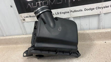 Load image into Gallery viewer, 2005 2006 Pontiac GTO Factory Air Intake System Cleaner Box Tube Assembly OEM GM