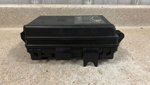 Load image into Gallery viewer, 2008 Corvette C6 Engine Under Hood Fuse Box Block OEM GM 15940756 21K Z06 ZR1