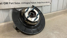 Load image into Gallery viewer, 10 15 Camaro SS ZL1 RH Passenger Side Rear Spindle GM Knuckle Hub Right 21K