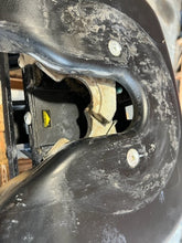 Load image into Gallery viewer, Q25 SERIES CURT 5TH WHEEL HITCH FOR 2018+ GM BED PUCK SYSTEM #16069 CAMPER KING