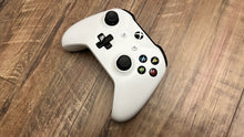 Load image into Gallery viewer, Microsoft Wireless Controller Xbox Series White Xbox One Used