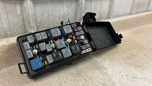 Load image into Gallery viewer, 2005 2007 Corvette C6 Engine Under Hood Fuse Box Block OEM GM 21996326 Z06 5K