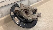 Load image into Gallery viewer, 10 15 Camaro SS RH Passenger Side Rear Spindle GM Knuckle Hub Right 92239046