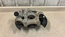 Load image into Gallery viewer, 10 15 Camaro SS RH Passenger Side Rear Spindle GM Knuckle Hub Right 92239046 59K