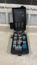Load image into Gallery viewer, 09 13 Corvette C6 Engine Fuse Box Block Assembly OEM GM 20904541 35K Z06 ZR1
