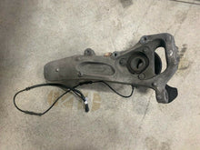 Load image into Gallery viewer, 08 15 Cadillac CTS CTSV Passenger RH Front Spindle HUB ASSEMBLY 15775068 52K