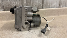 Load image into Gallery viewer, 1999 2000 C5 Corvette OEM ABS ANTI LOCK BRAKE PUMP MODULE 09360921 GM 57K MILES!