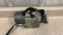 Load image into Gallery viewer, 2001 2004 Chevrolet C5 Corvette OEM ABS ANTI LOCK BRAKE PUMP MODULE 10306496 GM