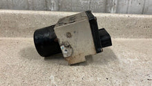 Load image into Gallery viewer, 07 10 Chevrolet Silverado 2500 3500 ABS Anti Lock Brake Pump OEM GM 25802684