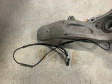 Load image into Gallery viewer, 08 15 Cadillac CTS CTSV Passenger RH Front Spindle HUB ASSEMBLY 15775068 52K