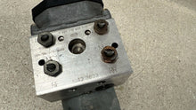 Load image into Gallery viewer, 99 02 Firebird Camaro ABS 4 Channel Anti Lock Brake Pump Module GM 10423623 53K
