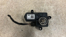 Load image into Gallery viewer, 15 23 Challenger Charger SRT Passenger Exhaust Valve Actuator 68505893AA Right