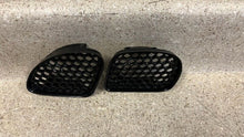 Load image into Gallery viewer, 98 02 Pontiac Firebird Trans AM WS6 Right Front Fender Grilles Vent GM Factory