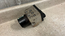 Load image into Gallery viewer, 07 10 Chevrolet Silverado 2500 3500 ABS Anti Lock Brake Pump OEM GM 25802684